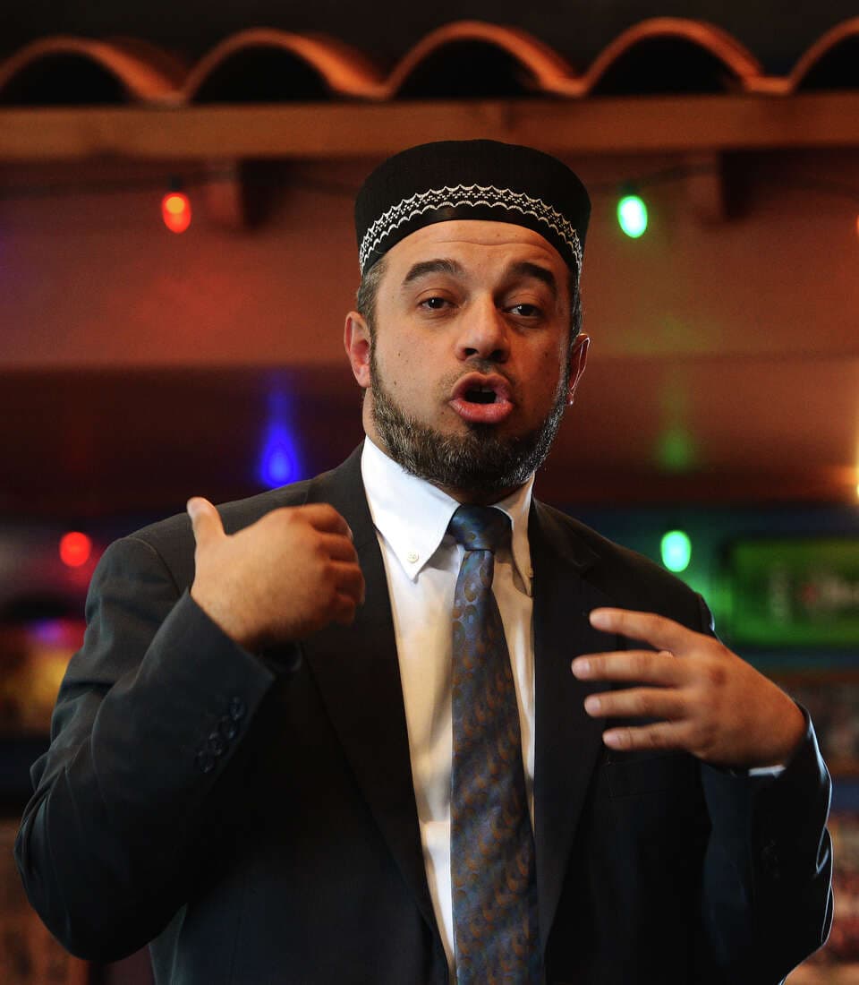 Nidal Alsayyed speaking at a community gathering
